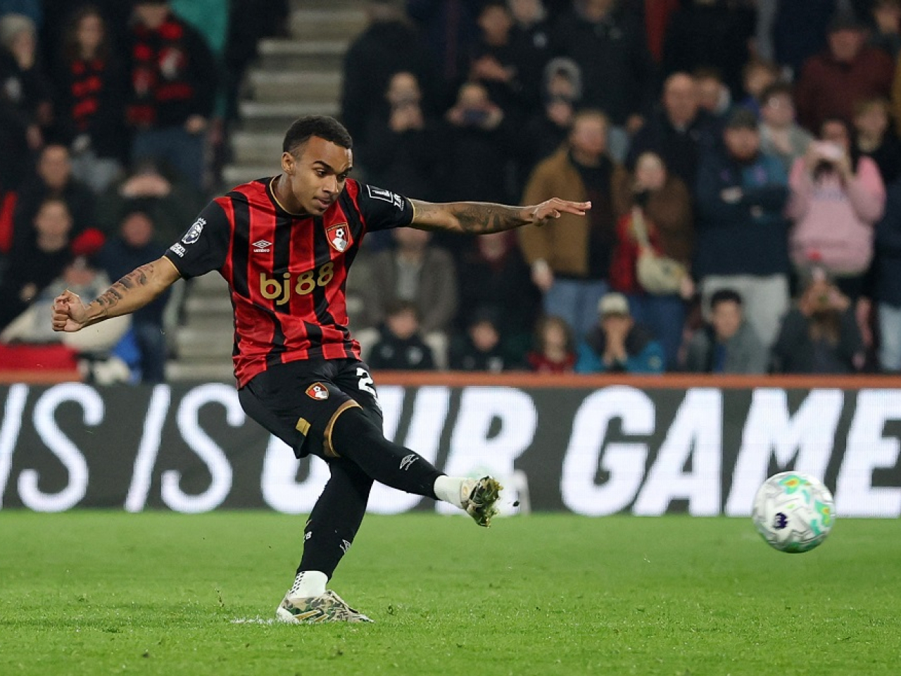 Junior Kroupi levels from the spot after Harry Maguire fouled Evanilson. Photo: Reuters
