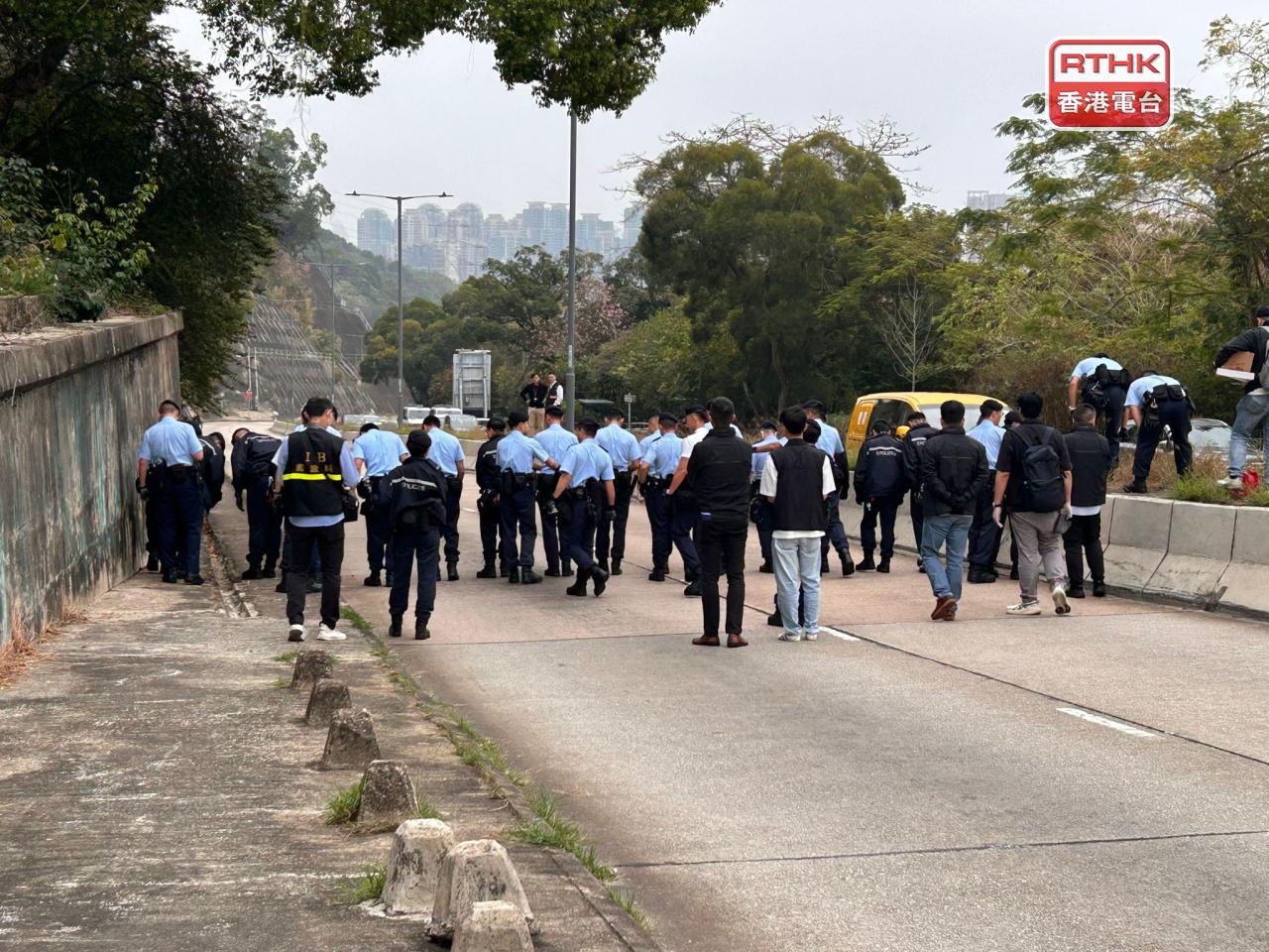 大批警員事後在現場搜索及調查。（林漢山攝）