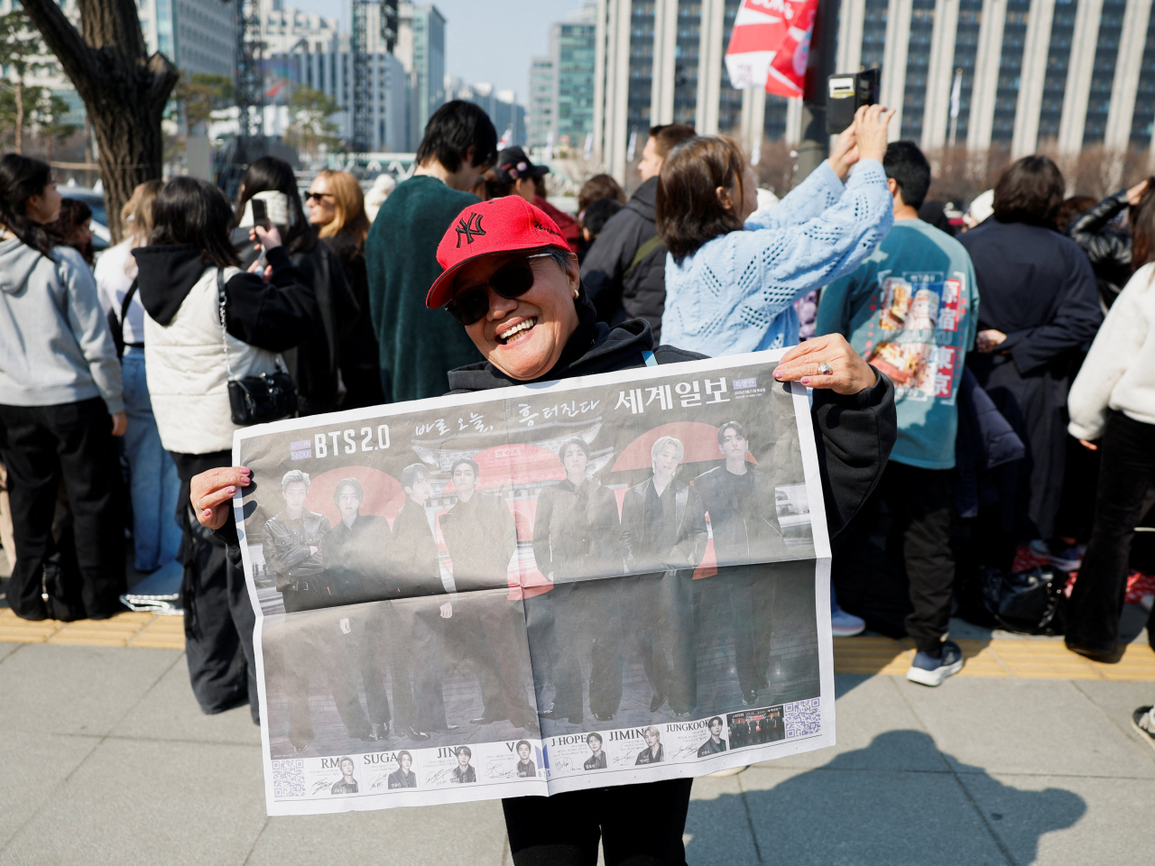 大批BTS支持者已經在光化明一帶聚集。（路透社）