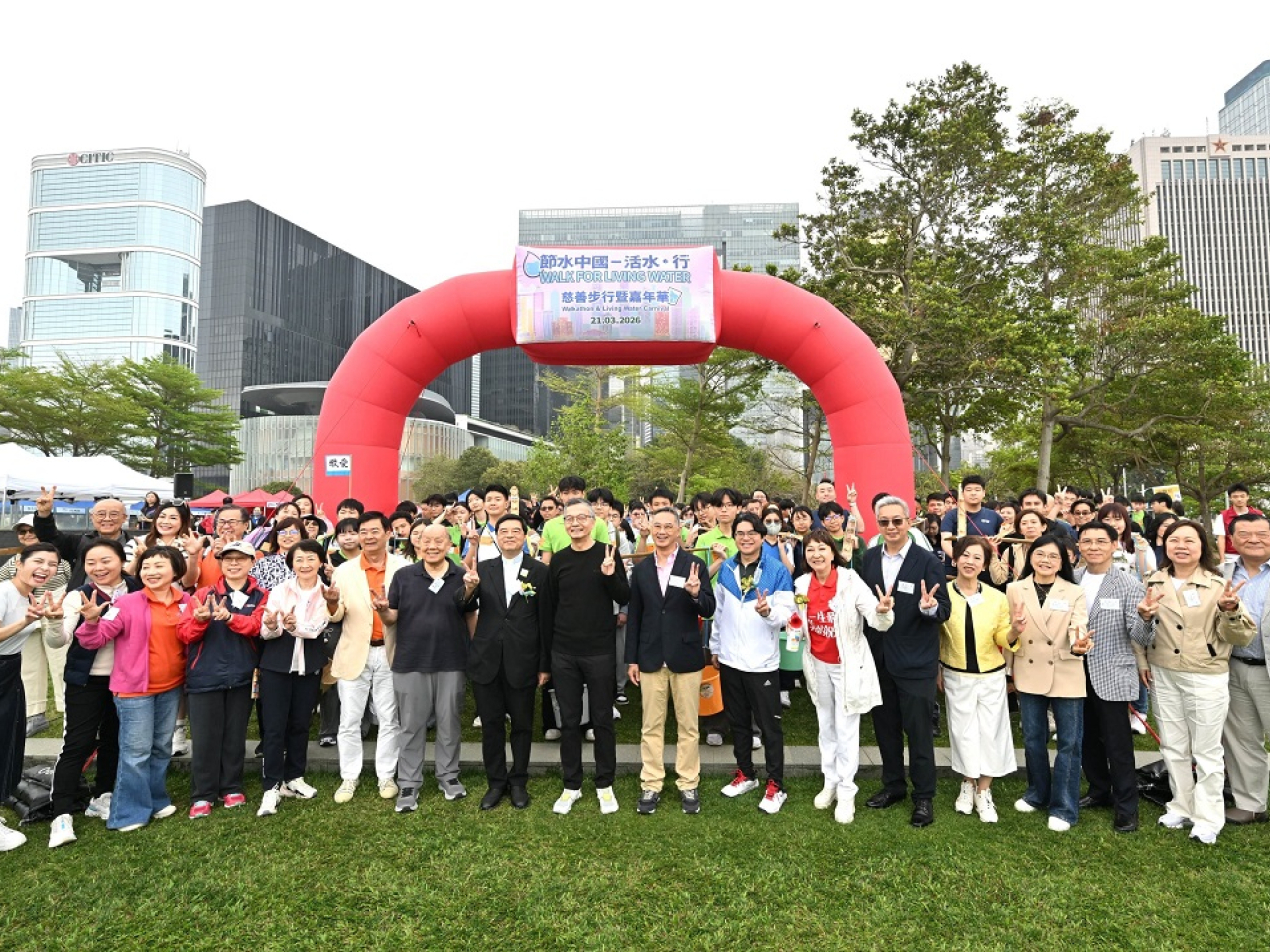 「節水中國&mdash;活水‧行」步行籌款暨嘉年華在中西區海濱長廊（中環段）舉行。（政府新聞處）