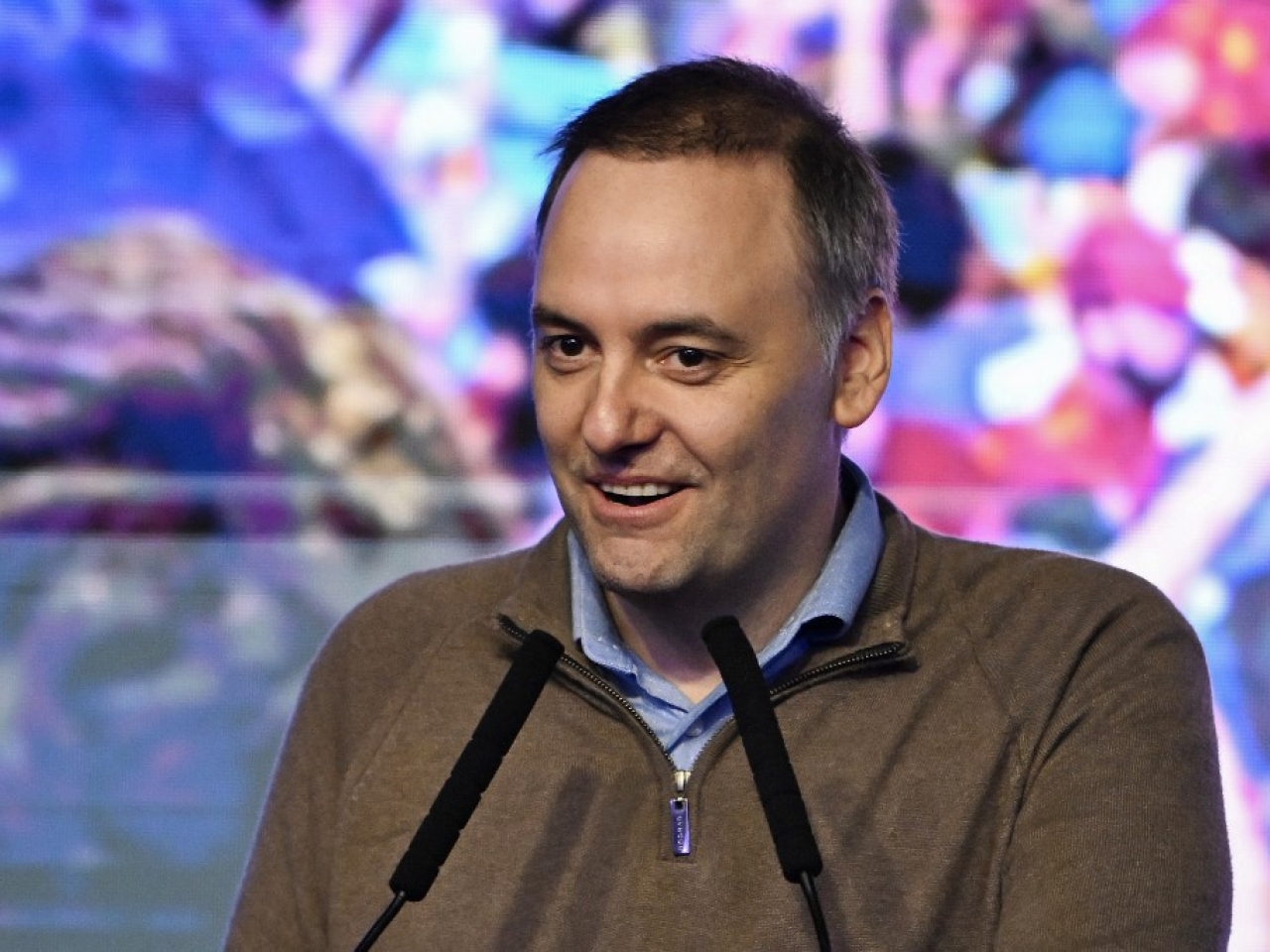 阿多爾尼回應指由於行程變化，妻子獲邀乘搭總統專機。（法新社資料圖片）