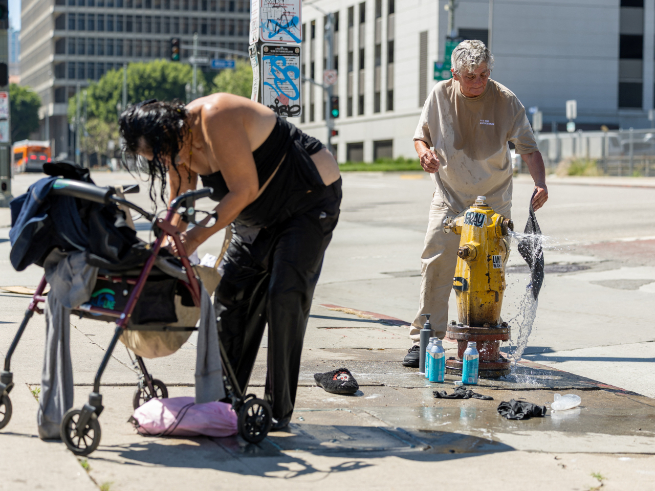 People try and cool off using a fire hydrant as a heatwave engulfs southern California. Photo: Reuters