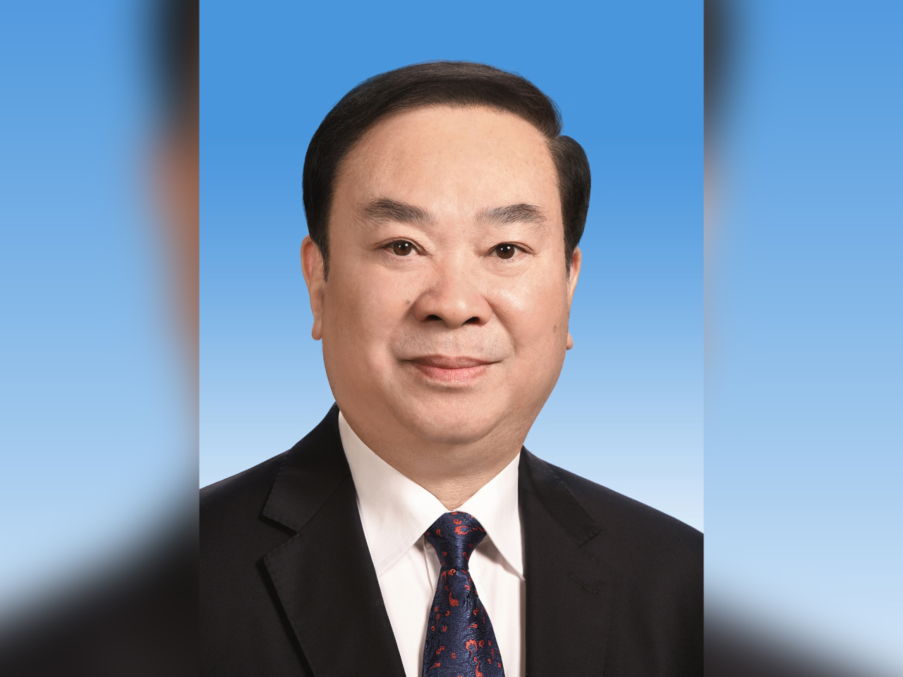 黃坤明表示，今次職務調整是以國家主席習近平爲核心的黨中央，從工作大局和廣東省、深圳市領導班子實際出發作出的决定。（中央書記處）