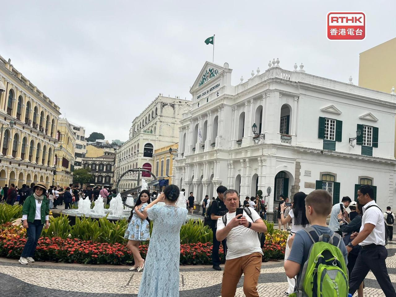 十五五規劃提到，要深化澳門世界旅遊休閒中心建設，提升中醫藥大健康、特色金融、高新技術、會展商貿等產業競爭力。（鄭月明攝）