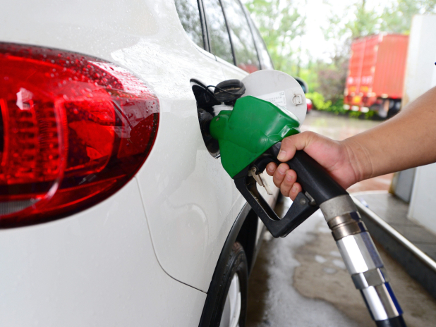 發改委對成品油價採取調控措施　加幅較現行價格機制計算降低近半 - RTHK