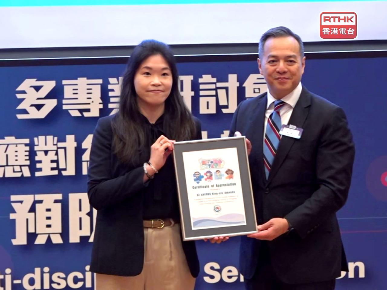 警務處舉辦研討會，探討如何預防及打擊網上性誘識問題，並公布聯同香港大學、樹仁大學及善導會合作進行的研究。（葉美薏攝）