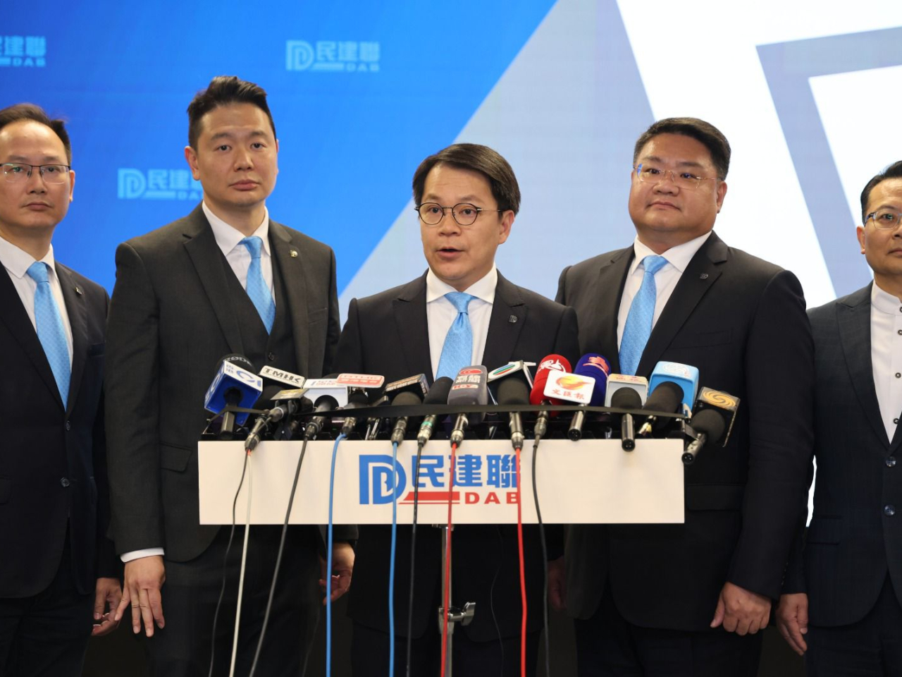 陳克勤（中）說，未來工作重點包括配合政府制定香港未來五年規劃、對接國家「十五五」發展。（民建聯提供）