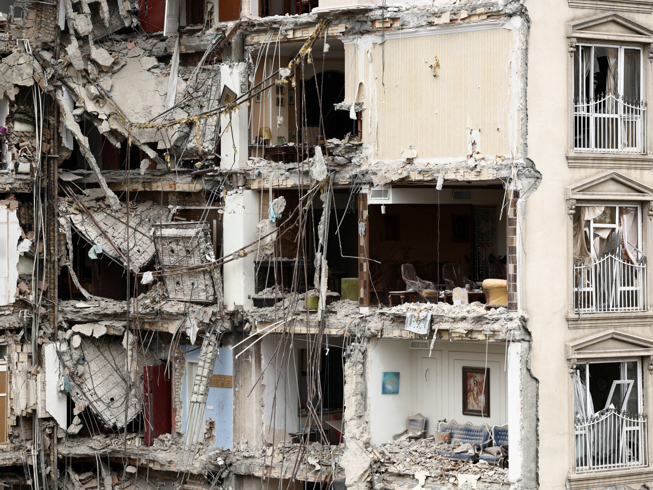 伊朗首都德黑蘭有建築物遇襲損毀。（路透社）