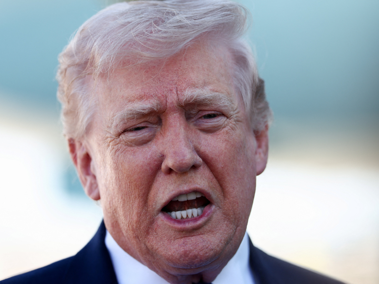 民調顯示，有36%受訪美國民眾支持特朗普的施政，比前一星期的40%下跌4個百分點。（路透社資料圖片）