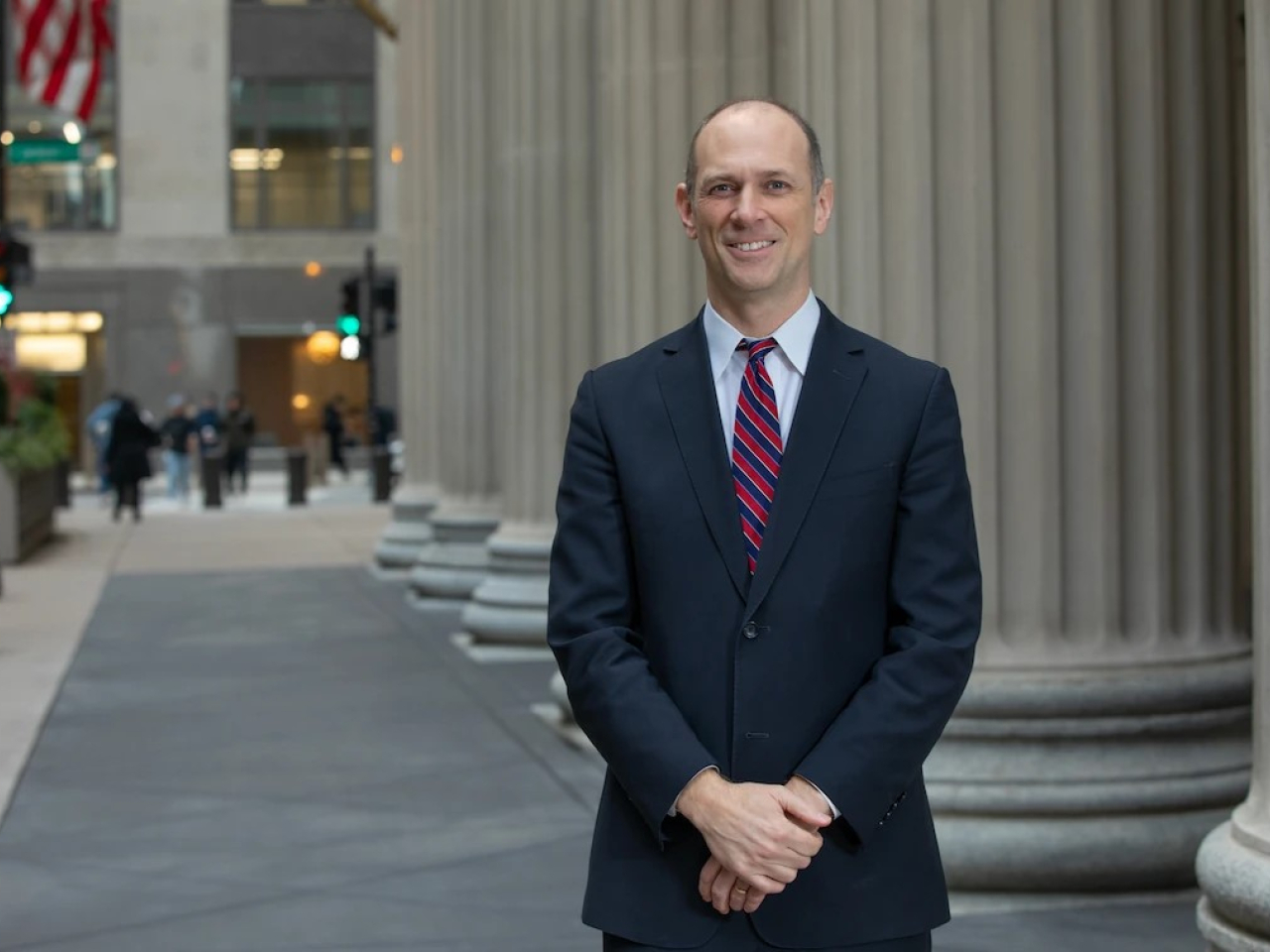 古爾斯比稱聯儲局在某程度上確信通脹正在回落至2%目標的軌道上，才考慮今年減息。（芝加哥聯儲行圖片）