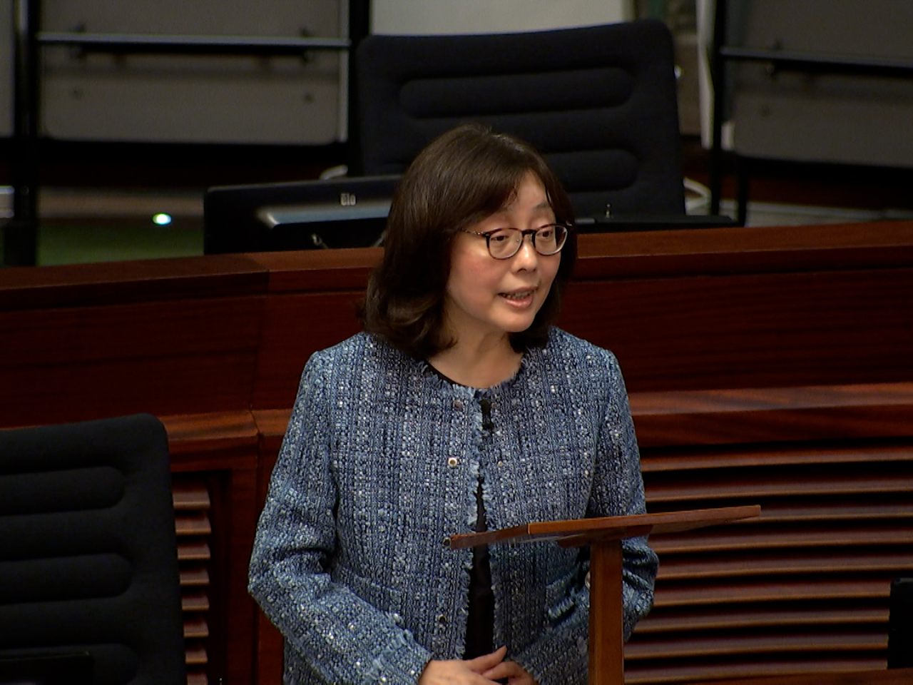 甯漢豪表示，政府會於明年初完成檢討，並敲定新資助計劃的細節。