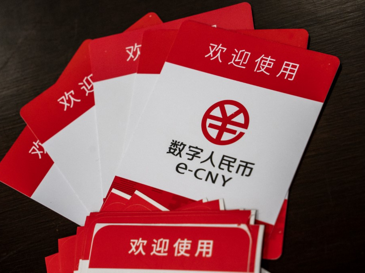 許正宇表示，人民銀行與金管局正探討數字人民幣錢包升級的安排及可行性，具體方案及時間表有待落實。（法新社資料圖片）