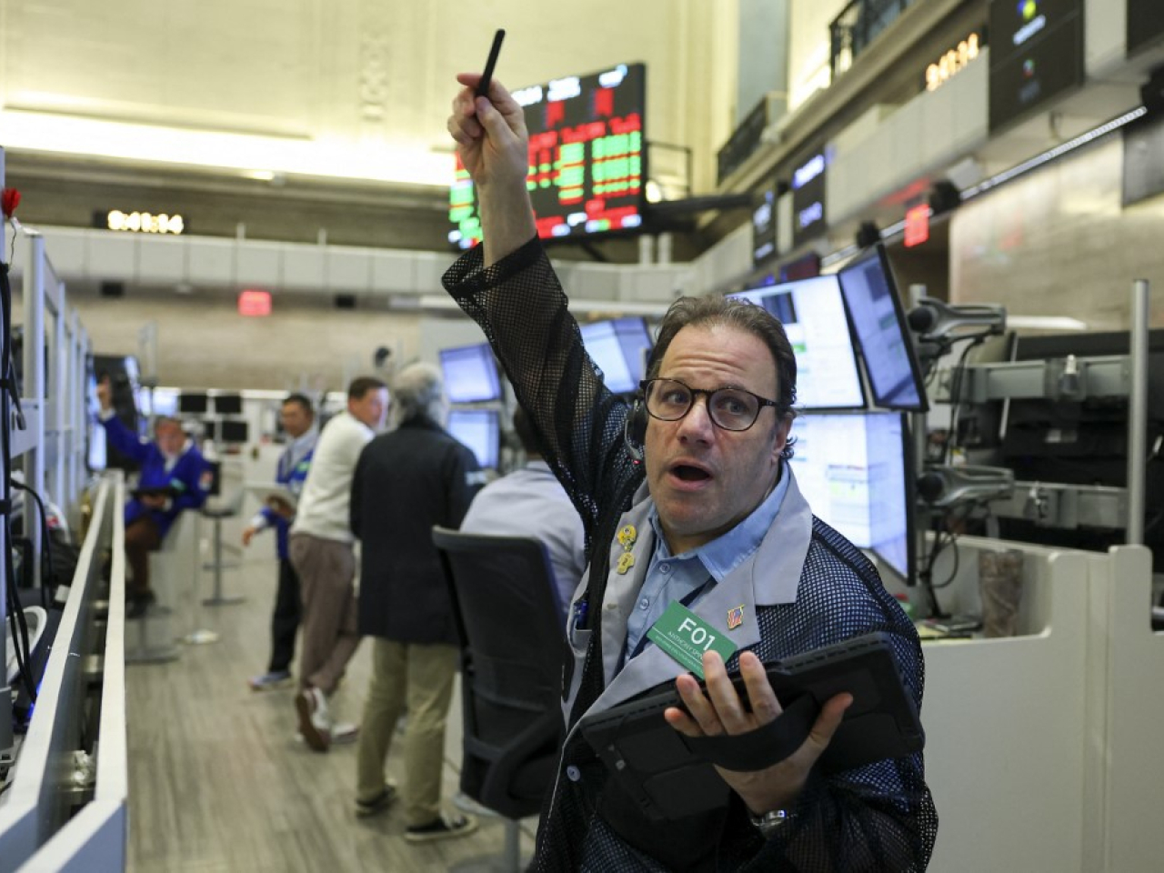 道瓊斯指數初段最多升近600點，收市升幅收窄至305點，報46429點，升幅近0.7%。（法新社資料圖片）