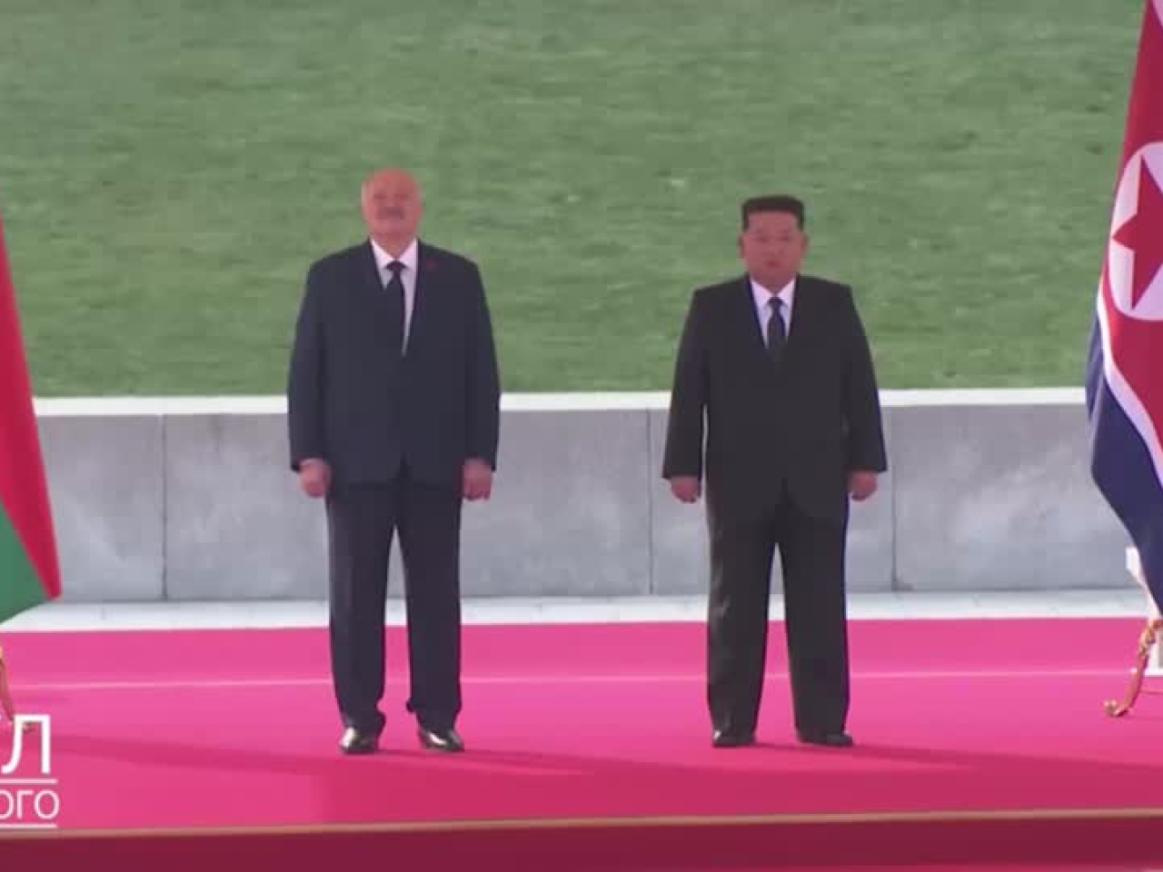 金正恩舉行儀式，歡迎盧卡申科。（路透社）