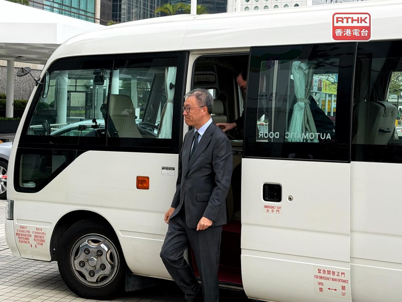The head of the independent committee, David Lok, arrives at City Gallery for a fourth day of proceedings in the probe into the deadly Tai Po blaze. Photo: RTHK