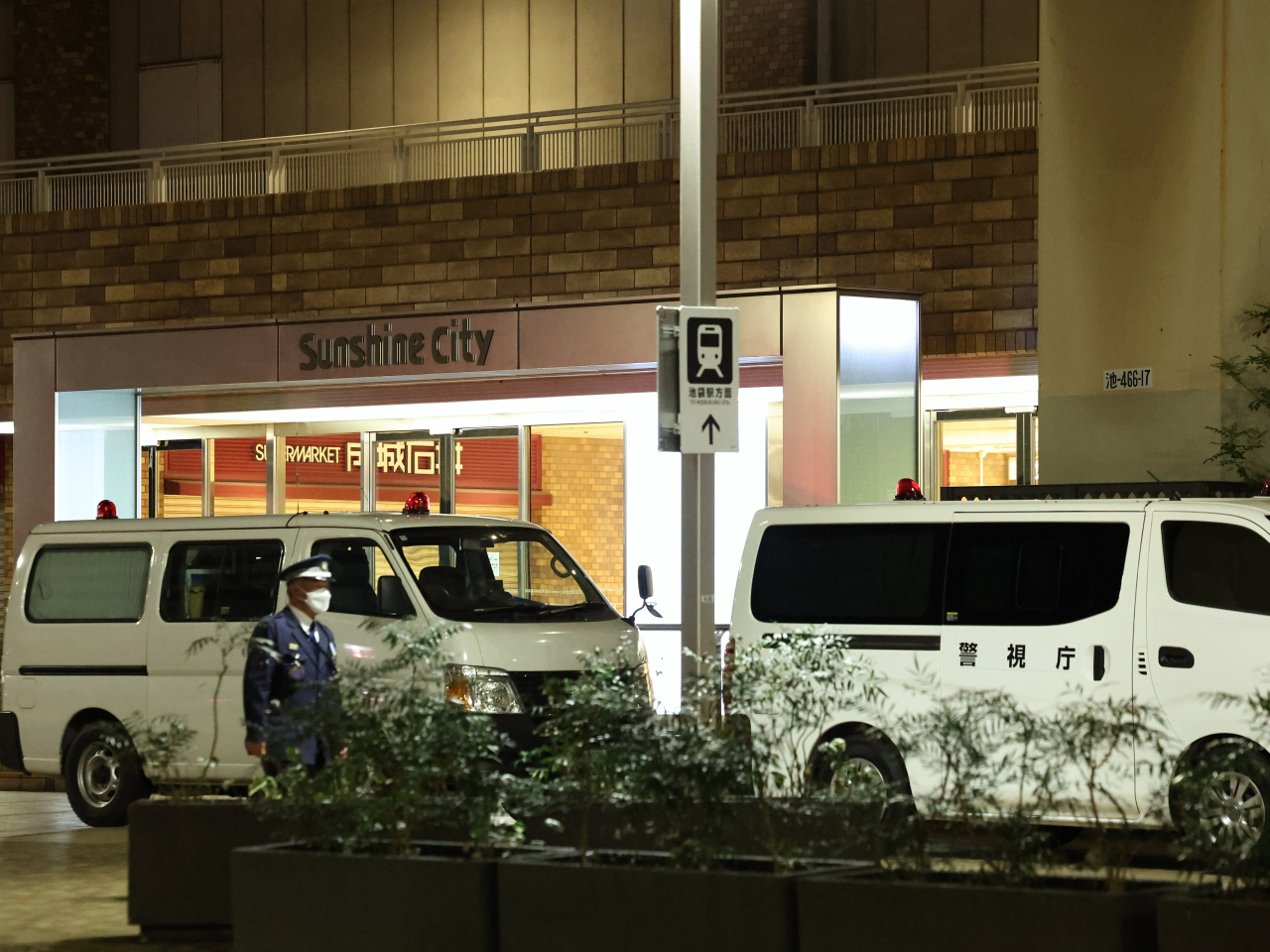 圖為事發的商業大樓。（新華社）