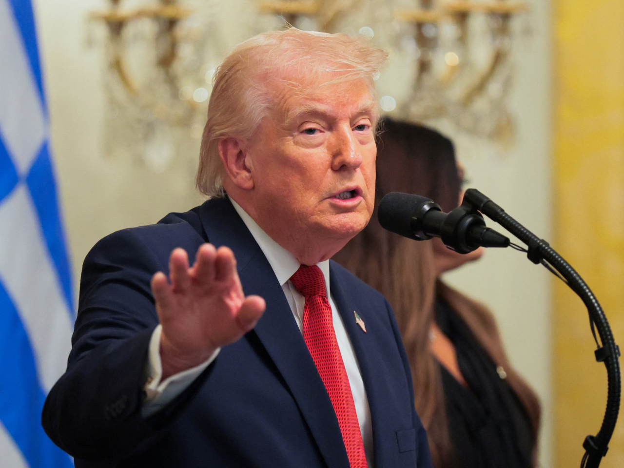 特朗普說，應伊朗政府請求，他將對伊朗能源設施空襲再推遲10天。（路透社資料圖片）