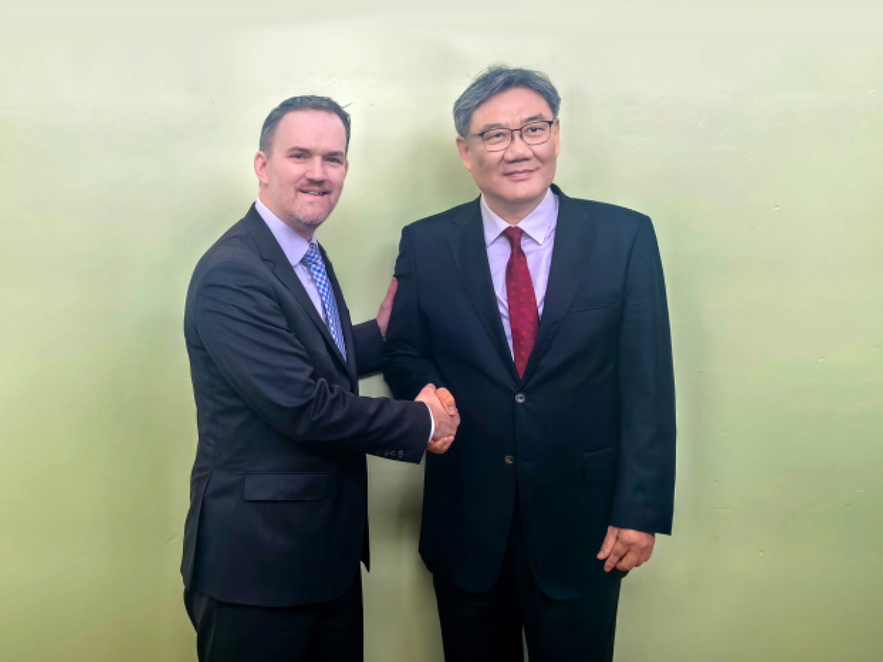 王文濤會見美國貿易代表格里爾。（商務部網站）