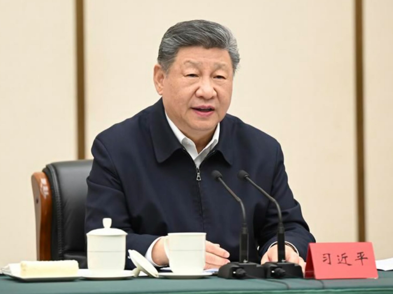 習近平主持審議《中國共產黨地方委員會工作條例》的會議。（新華社資料圖片）