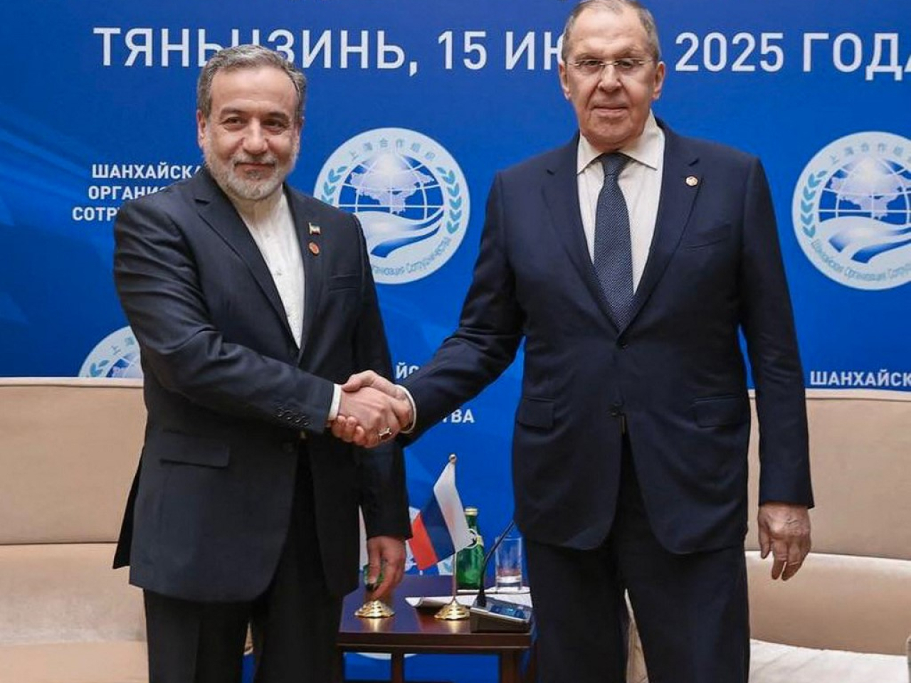 阿拉格齊與拉夫羅夫譴責美國和以色列對伊朗的軍事挑釁行為。（法新社資料圖片）