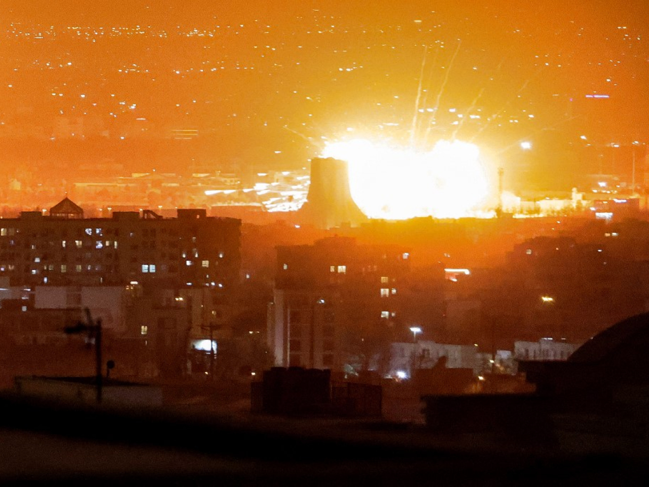 巴基斯坦與伊朗的領導人，就中東敵對行動與和平努力進行討論。（法新社資料圖片）