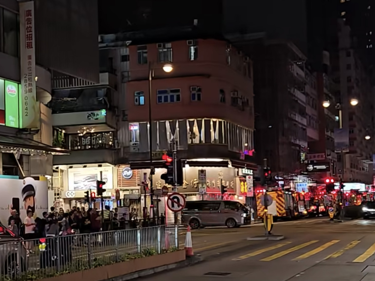 消防在傍時6時50分接報，指眾安大廈有單位起火，並傳出疑似爆炸聲。（網上圖片）