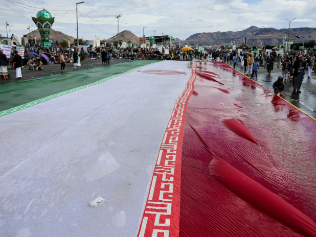 Yemen’s Houthis Attack Israel: Iran Prep & Red Sea Shipping Risks