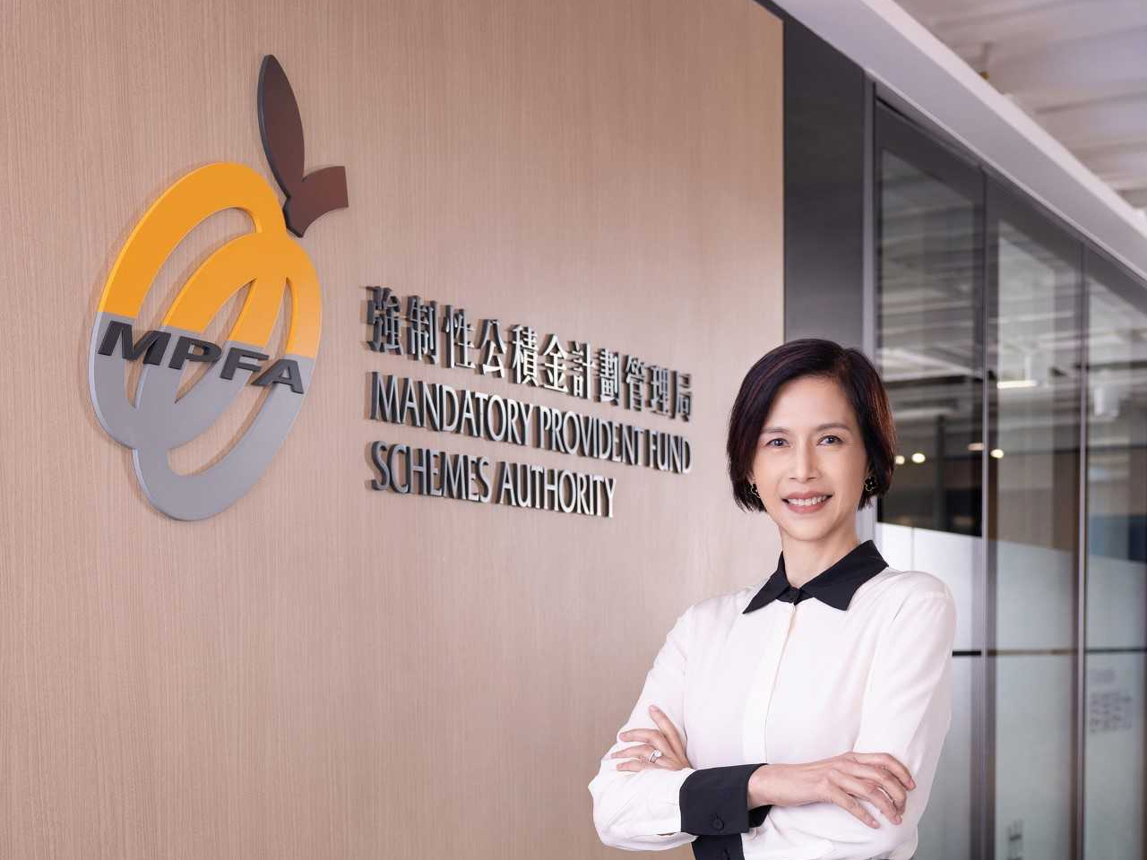 麥嘉軒說，根據現行法例，無論拖欠時間多久，附加費劃一按欠款金額計算徵收百分之5。（積金局提供）