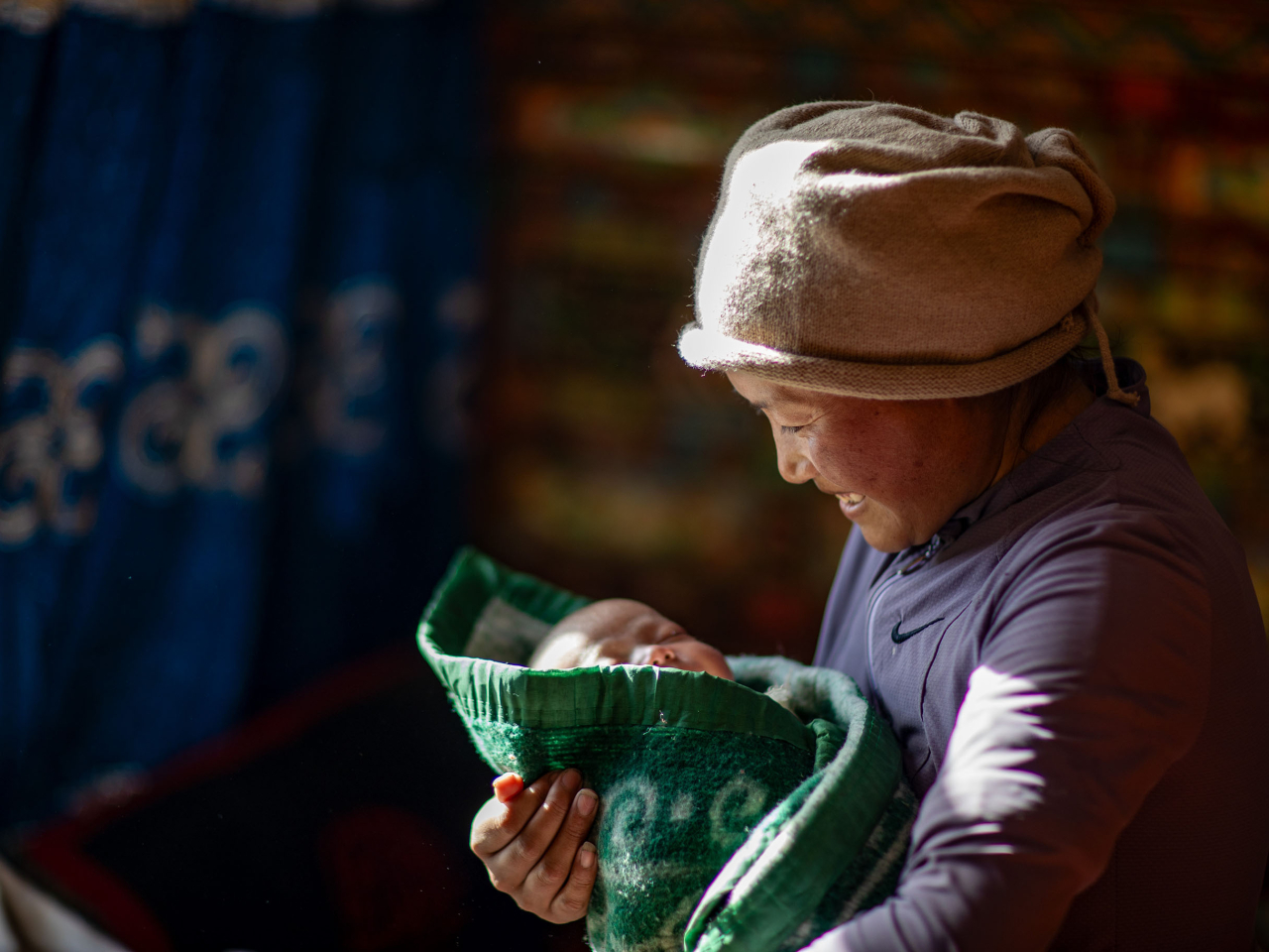 全國兩會通過的「十五五」規劃綱要，提出建設生育友好型社會，優化生育支持政策，促進人口長期均衡發展。（新華社）