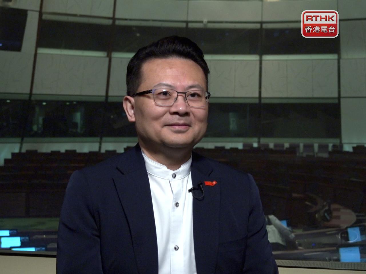 陳勇期望謝小華善用豐富公務經驗，在新崗位堅定立場，維護國家主權、安全和發展利益。（港台圖片）