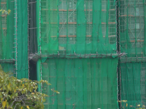 宏福苑住戶供稱曾向市建局投訴承建商惟無受理　颱風後曾換棚網