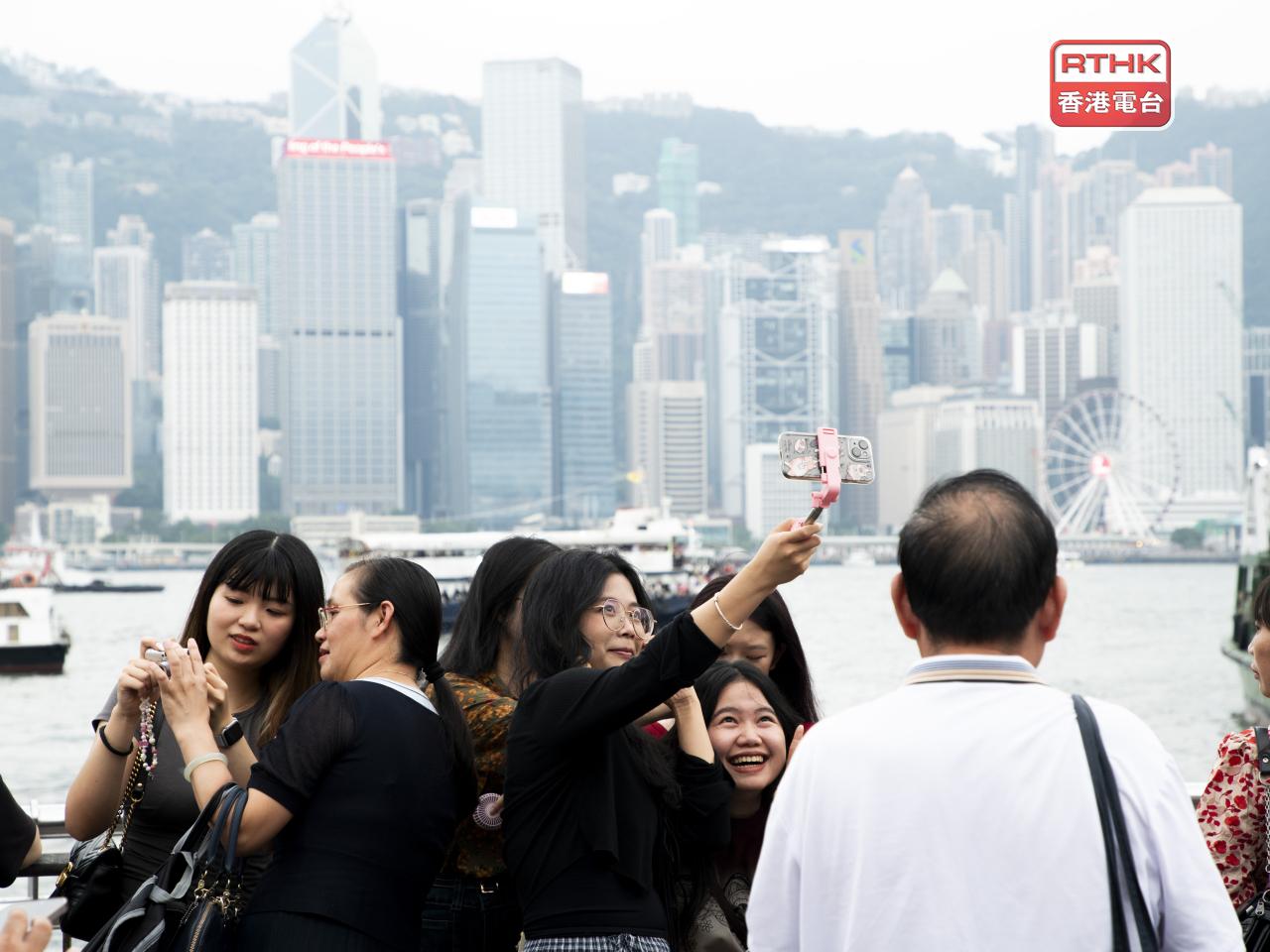 Authorities say passenger traffic at land crossings is expected to peak on Good Friday and the day after Easter Monday. File photo: RTHK