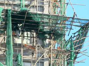 置邦興業職員確認曾收宏福苑居民投訴棚網和發泡膠