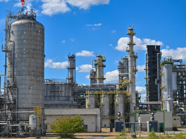 油價回吐　紐約期油守住100美元　布油創38年最大單月升幅 - RTHK