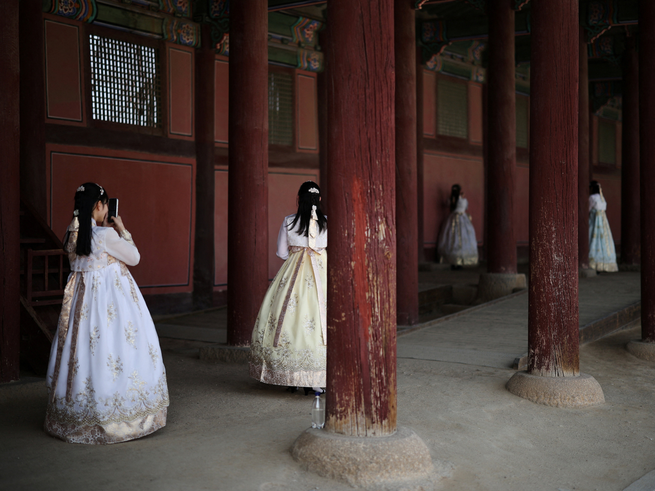 外交部說，中韓兩國持續提升人員往來的便利化水平，有利兩國民眾增進彼此了解和交流。（路透社資料圖片）