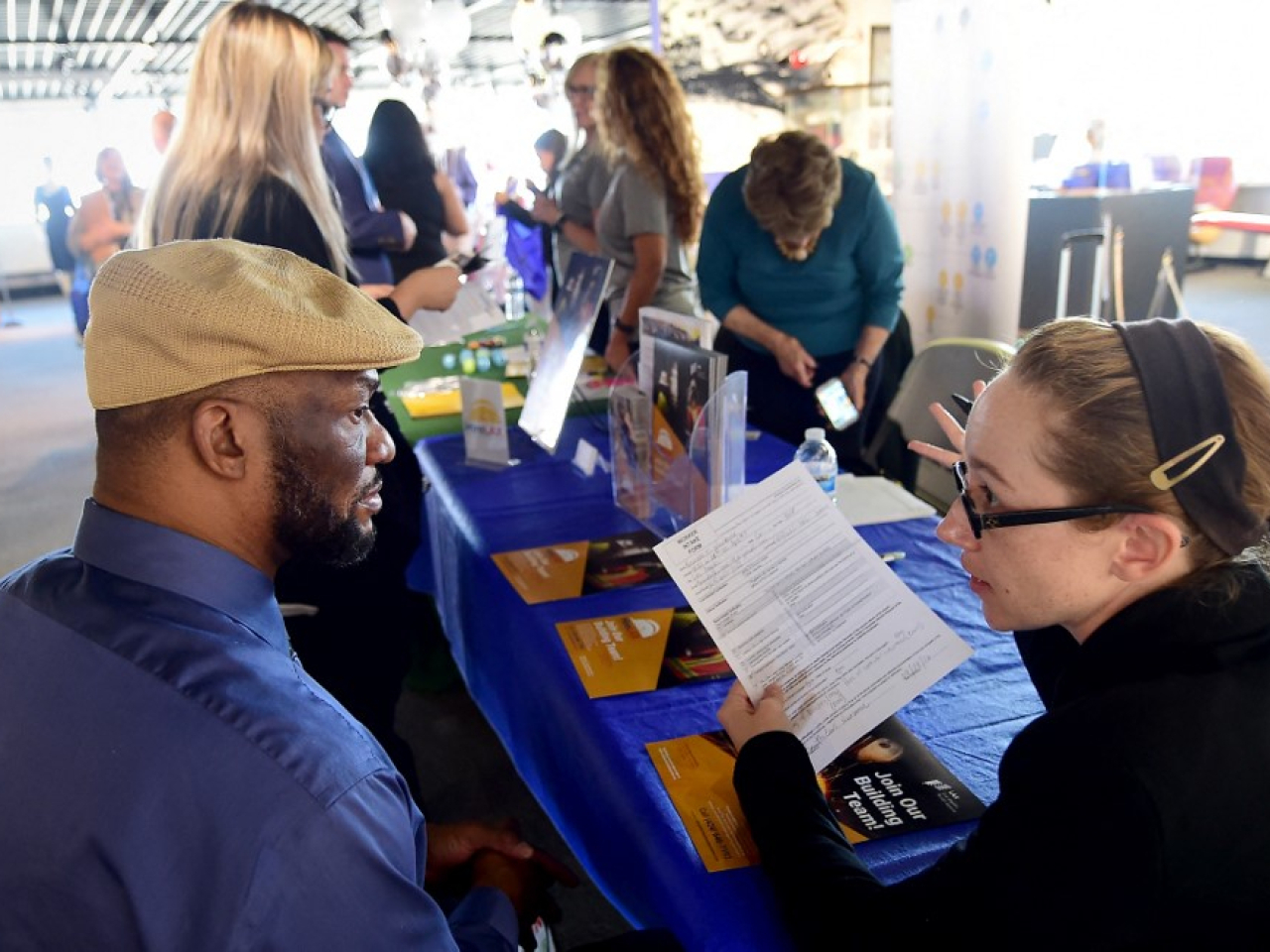 ADP公布，3月私人企業新增職位6.2萬個，高於預期的4萬個。（法新社資料圖片）