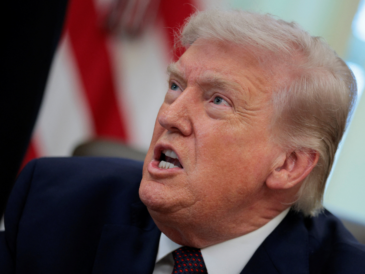 特朗普在社交平台發文說，伊朗新政權總統比前任理性得多，亦沒那麼極端。（路透社資料圖片）