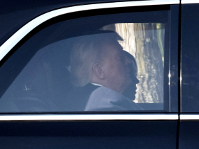 Trump attends US Supreme Court citizenship case