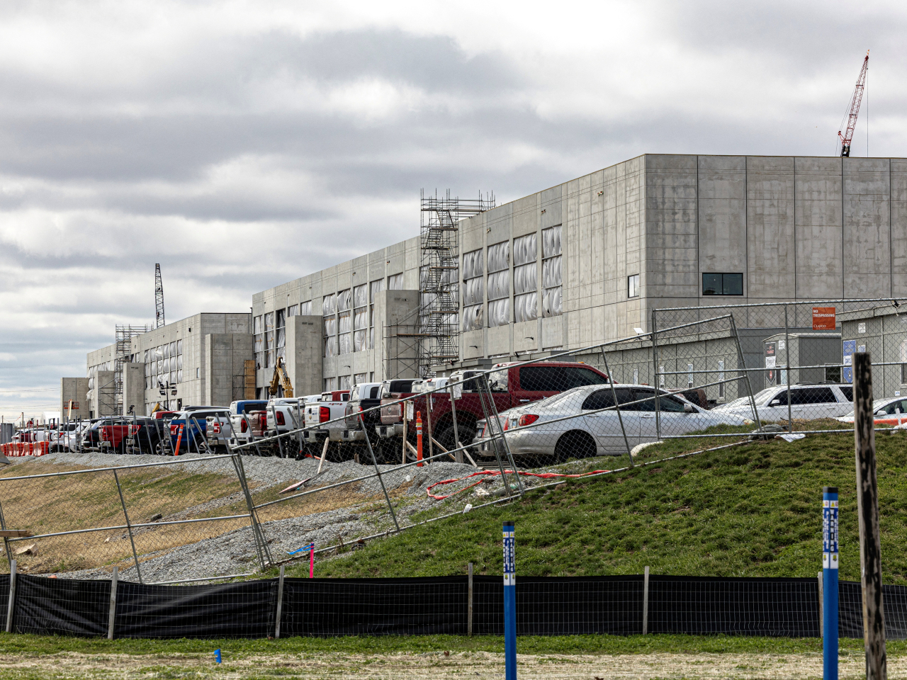 因應發展人工智能產業，大型數據中心近年在全球急增。(路透社資料圖片)