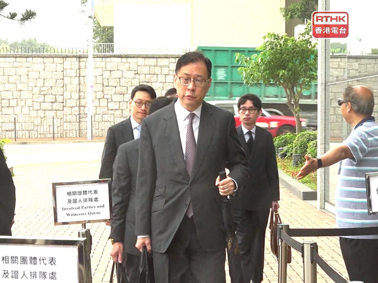 杜淦堃問證人有無將親身到場投票的業主及授權票數目區分，以及有無特別措施核實授權票身份。（郭志強攝）