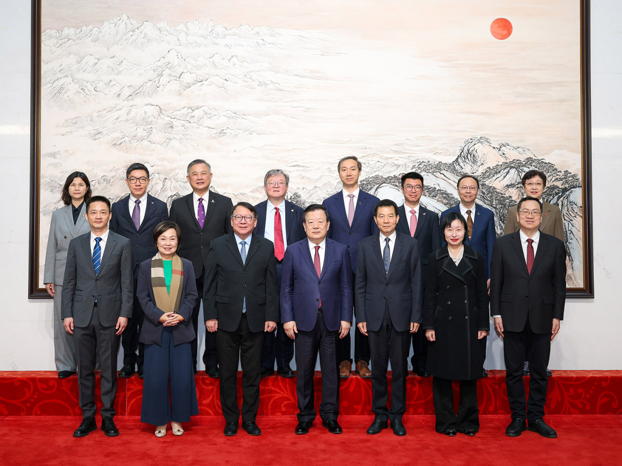 夏寶龍上午在北京會見​政務司司長陳國基與訪京代表團。（政府新聞處）