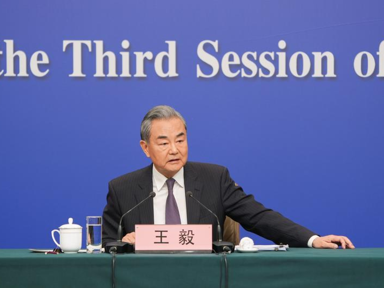 王毅說聯合國安理會的行動要避免對抗升級，不能讓未經授權的軍事行動合法化。（新華社資料圖片）