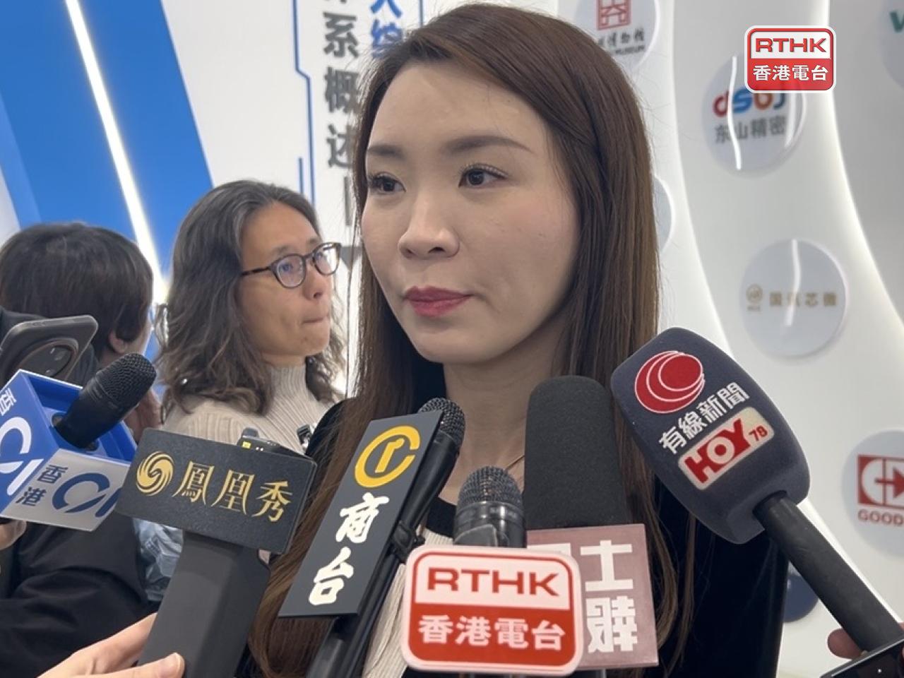 眭瑾慧說，創新中心會協助企業對接潛在客戶。(林漢山攝)