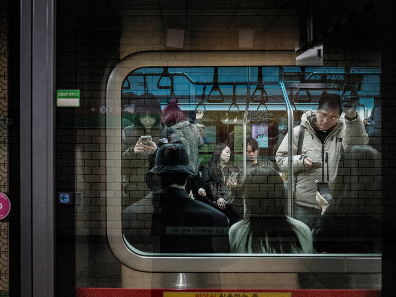 韓國政府計劃通過提供獎勵，鼓勵民眾在非高峰時段出行主動使用公共交通。(路透社資料圖片)