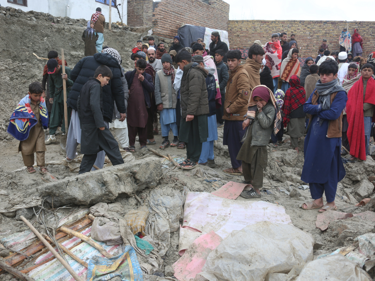 Villagers look at the site of the house collapse that killed a family of eight in the Gosfand Dara area of Kabul province. Photo: Xinhua