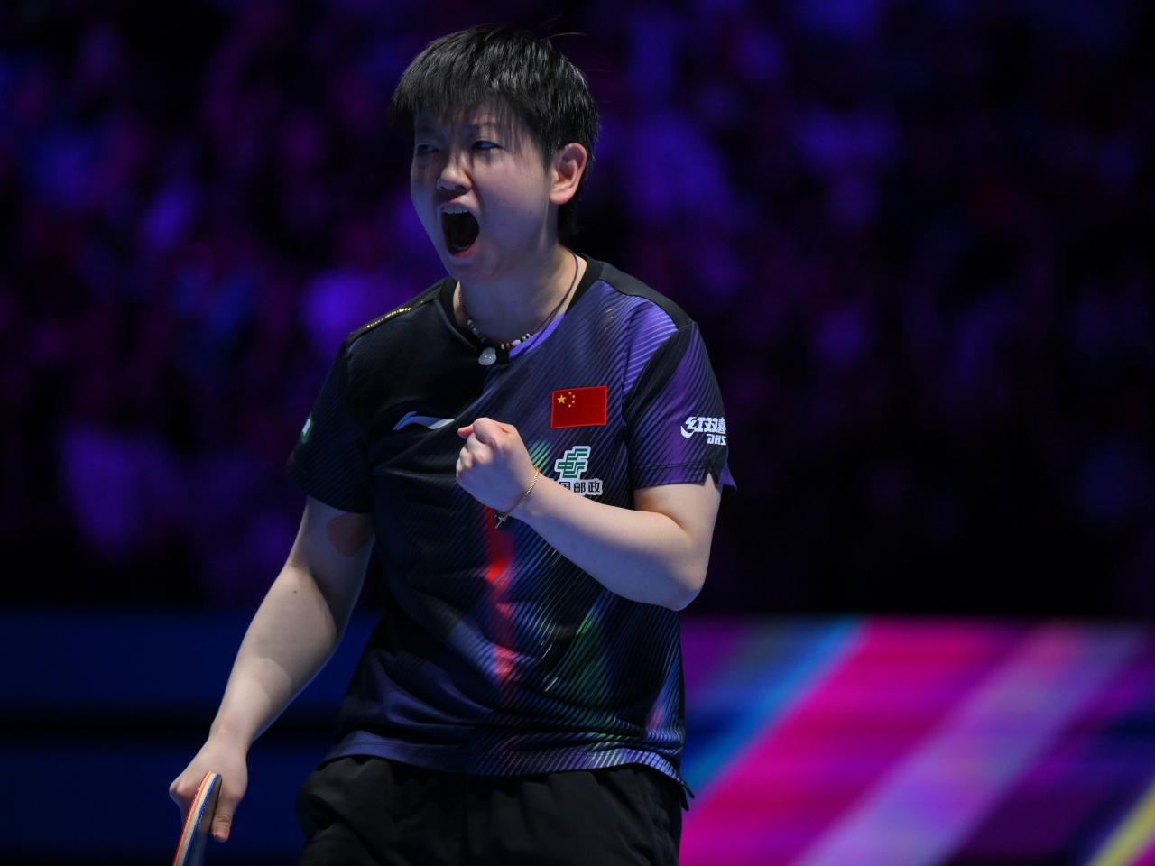 孫穎莎在女單決賽以4比1擊敗國家隊隊友王曼昱，成功衛冕。（新華社）