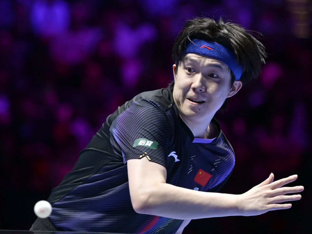 世界排名第一、國家隊的王楚欽，首次奪得國際乒聯單打世界盃男單冠軍。（新華社）