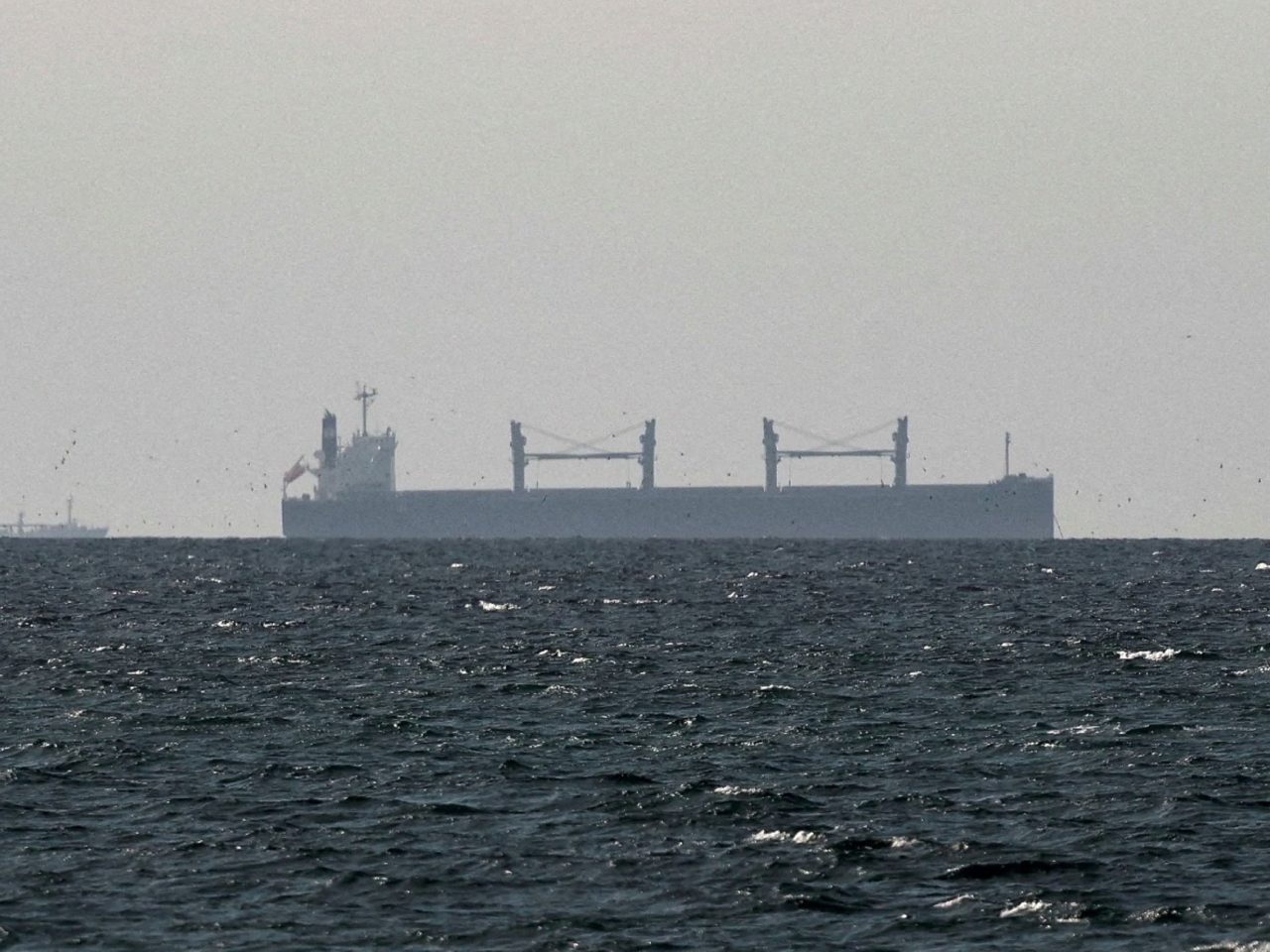 穆傑塔巴重申必須繼續封鎖霍爾木茲海峽。（路透社資料圖片）