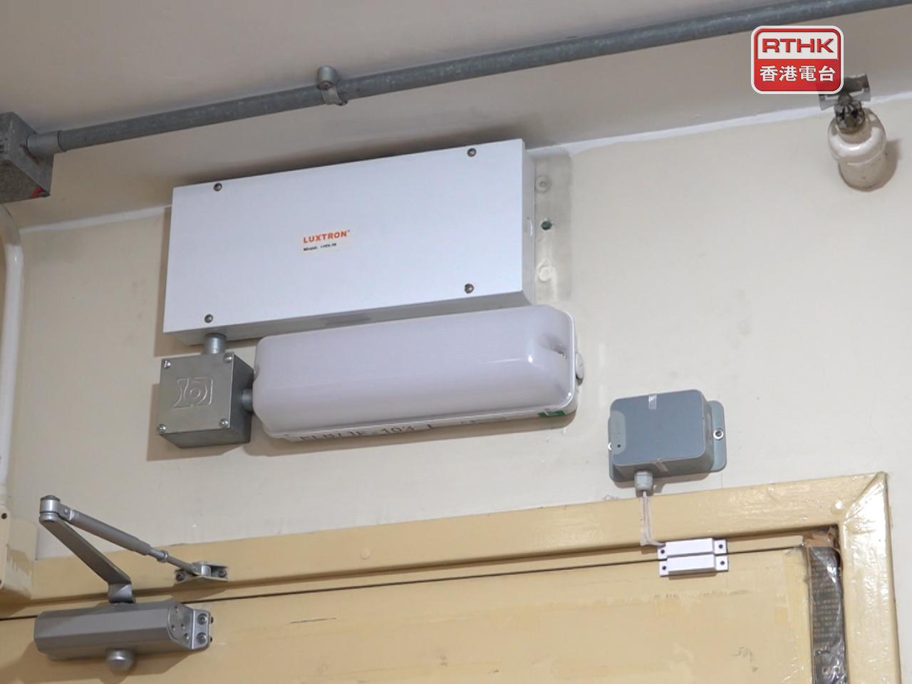 試行的「長者戶大門開關物聯網訊息系統」可監測大門開關狀態。（陳韋丞攝）