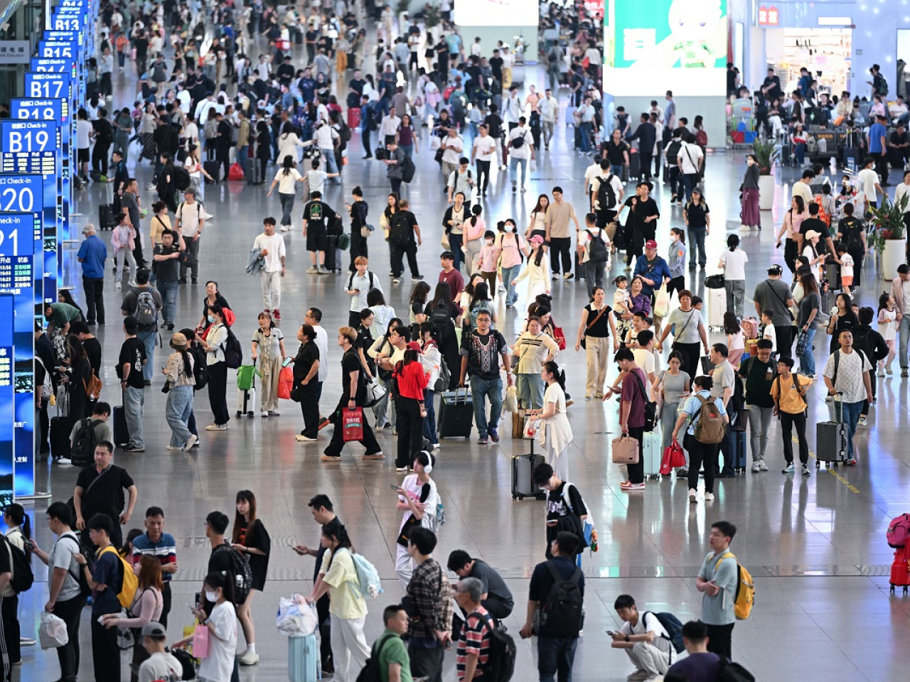 國鐵集團表示，今天是假期返程客流高峰，預計全日發送超過2000萬人次旅客。（新華社）